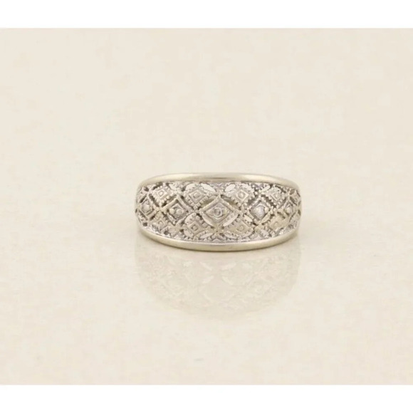 10k White Gold Diamond Dome Band Ring Size 6 - Picture 1 of 7